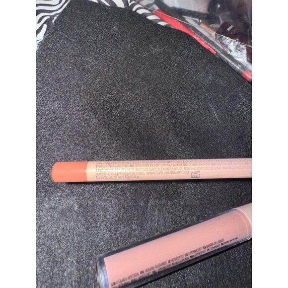 Makeup Revolution Lip Contour Kit Lover Gloss & Liner Set color lover - Picture 8 of 11